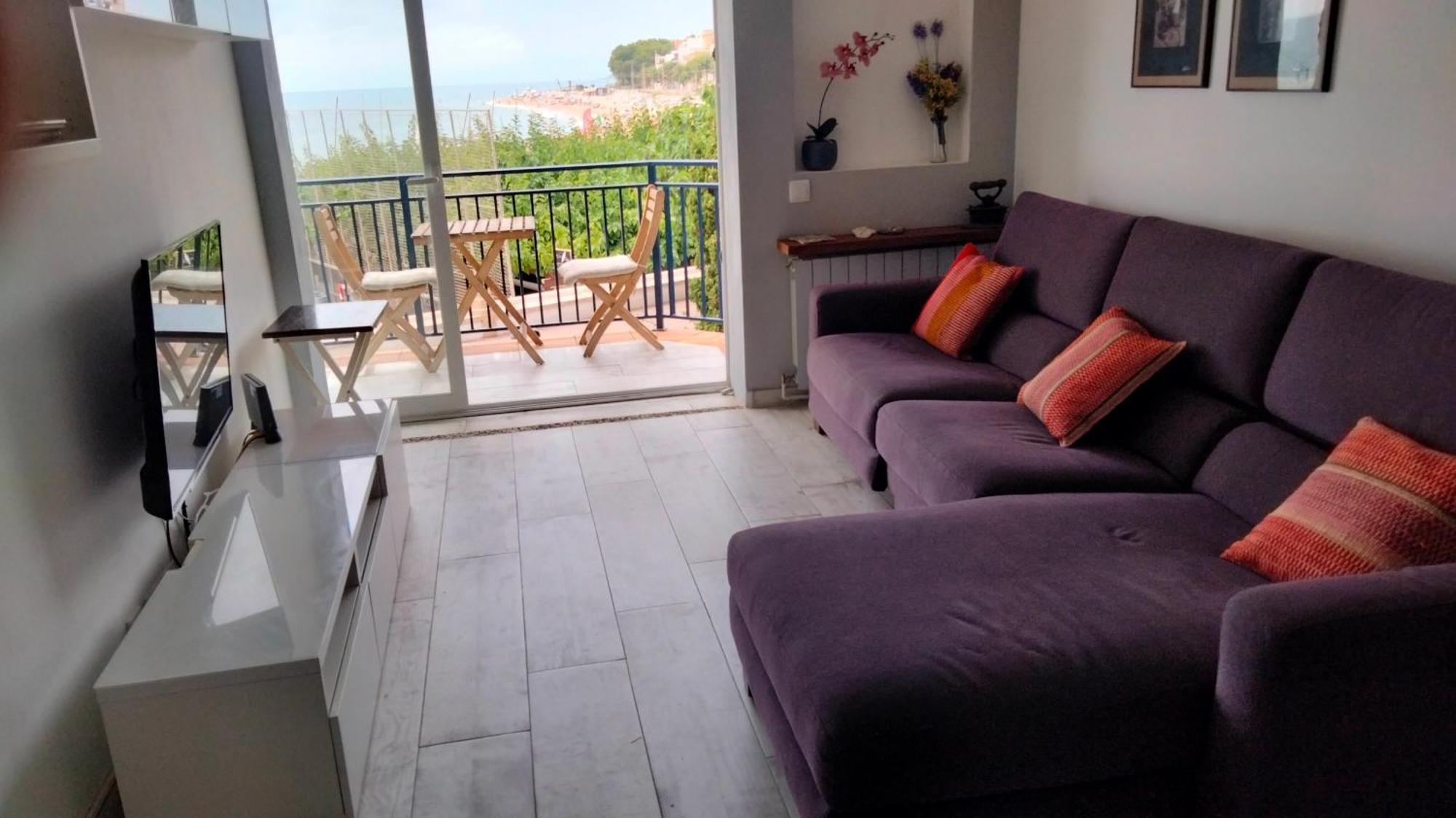 Beachfront Apartment With Private Parking 산폴데마 외부 사진